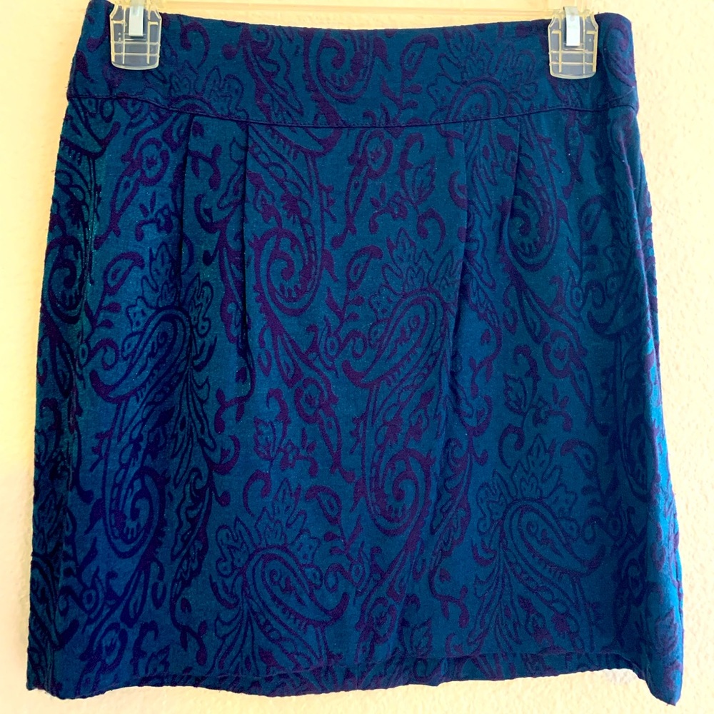 Mini skirt, Silence & Noise